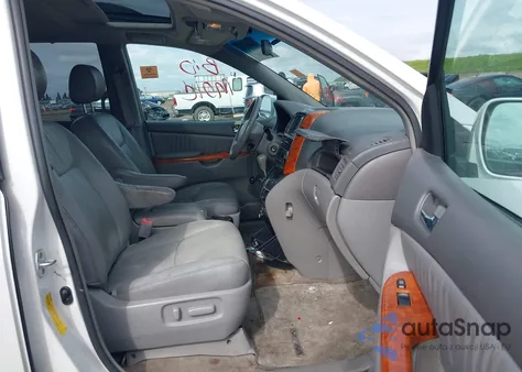 2008 Toyota Sienna Xle z USA, uszkodzony, nr VIN 5TDZK22C78S132752